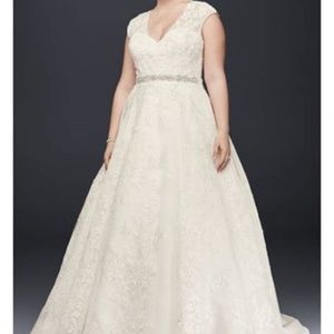 NWT Plus Size Oleg Cassini Ivory Ball Gown